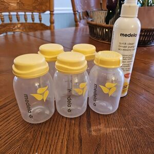 5 x Medela Breast Milk Storage Bottles size 5oz/150mL And Quick Clean Spray